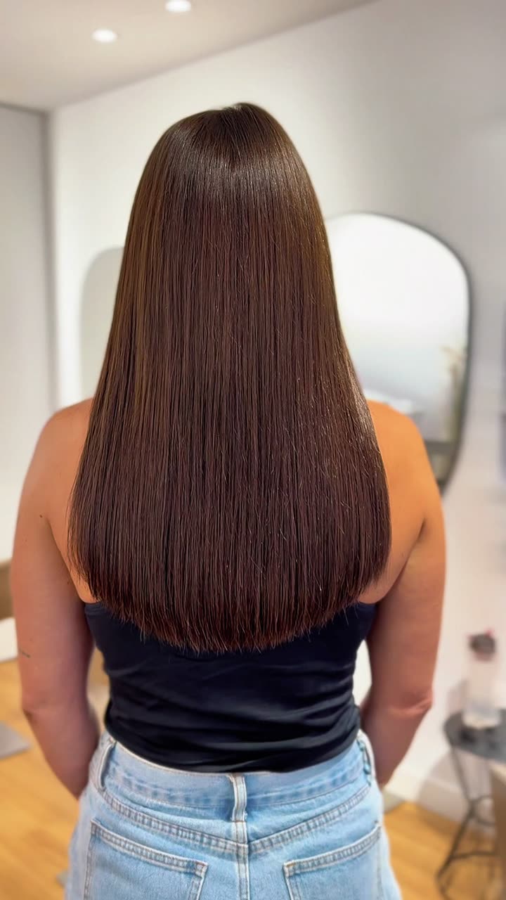 Result of a fitting on brown hair, mirror-straight